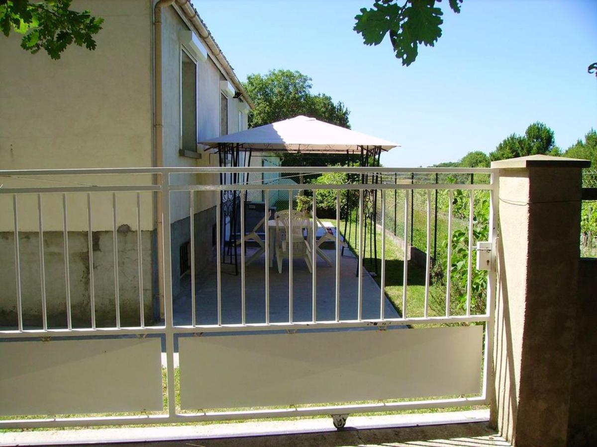 Appartement Charmant A Breuillet Avec Jardin Spacieux Exterior foto