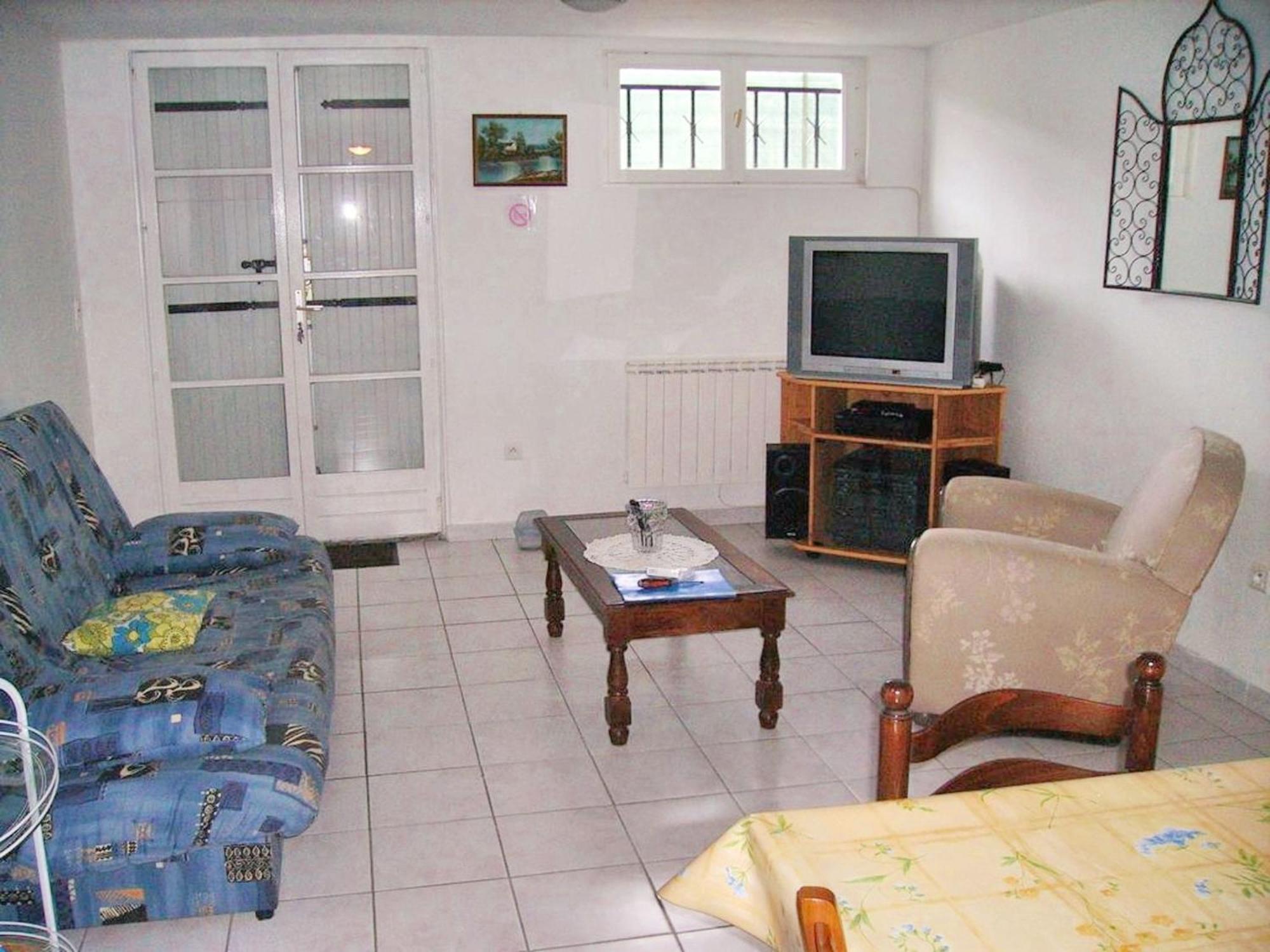 Appartement Charmant A Breuillet Avec Jardin Spacieux Exterior foto