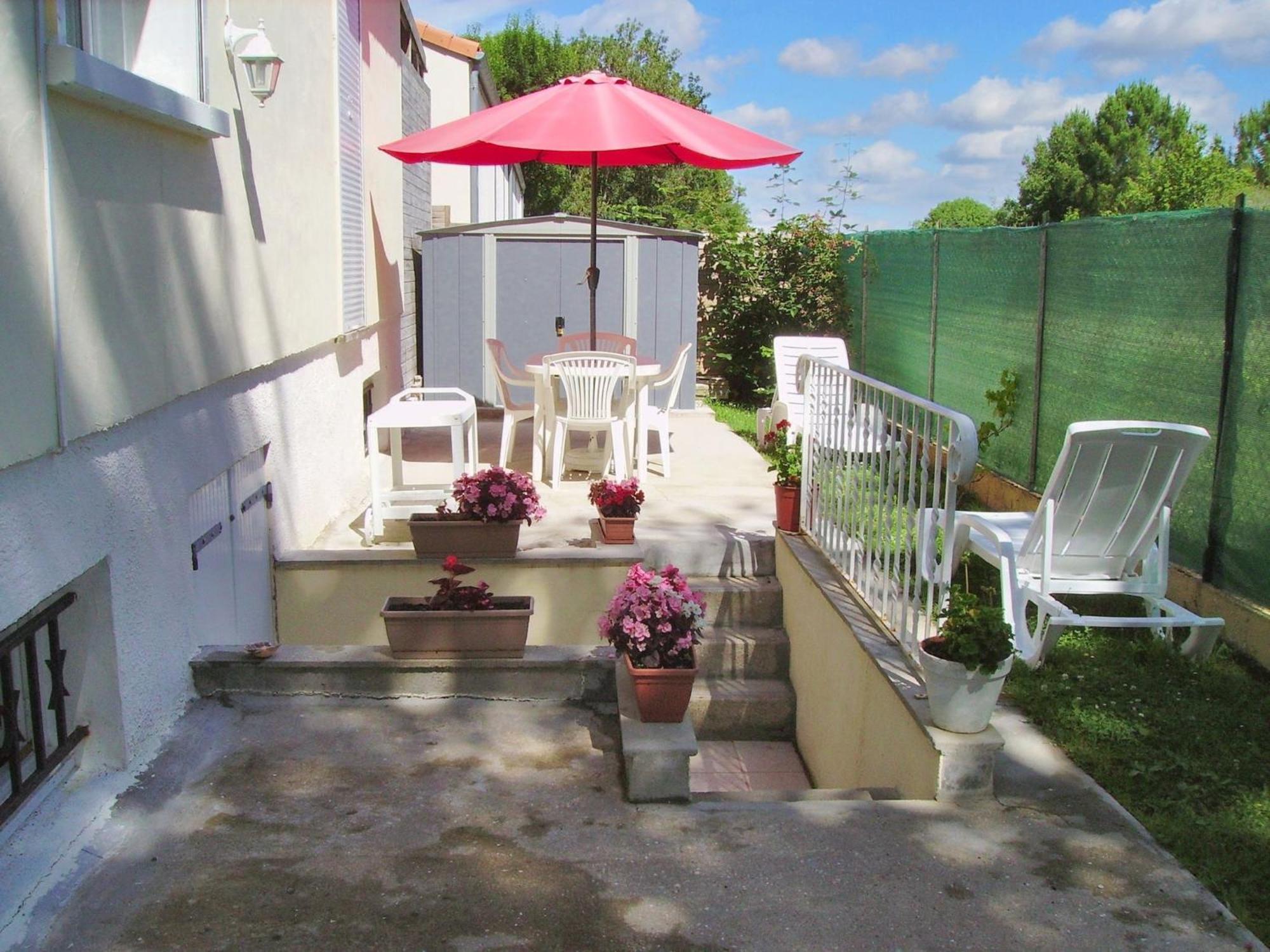Appartement Charmant A Breuillet Avec Jardin Spacieux Exterior foto